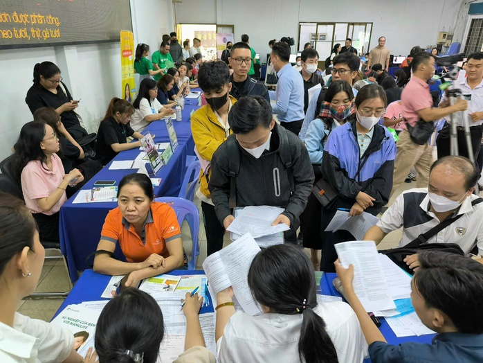 Khi có nhu cầu tìm kiếm việc làm, người lao động nên liên hệ những nơi uy tín để tránh bị lừa đảo Ảnh: HUỲNH NHƯ Khi có nhu cầu tìm kiếm việc làm, người lao động nên liên hệ những nơi uy tín để tránh bị lừa đảo Ảnh: HUỲNH NHƯ