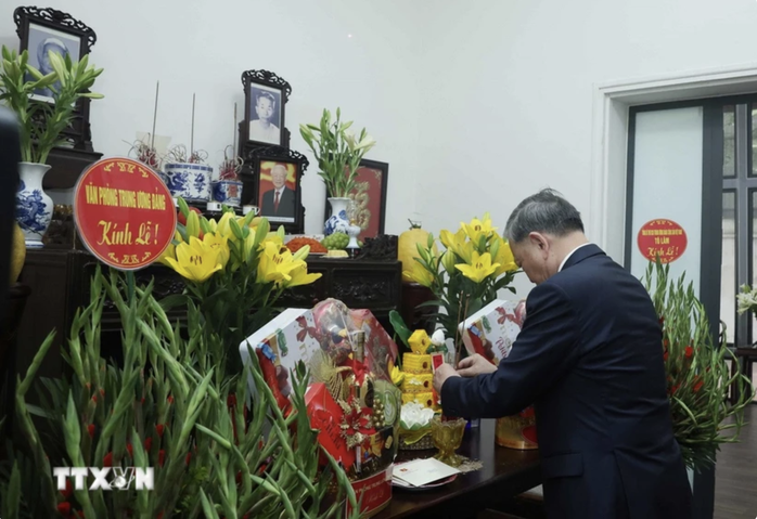 Tổng Bí thư Tô Lâm tri ân công lao của Tổng Bí thư Nguyễn Phú Trọng nhân dịp Tết- Ảnh 1. Tổng Bí thư Tô Lâm tri ân công lao của Tổng Bí thư Nguyễn Phú Trọng nhân dịp Tết- Ảnh 1.