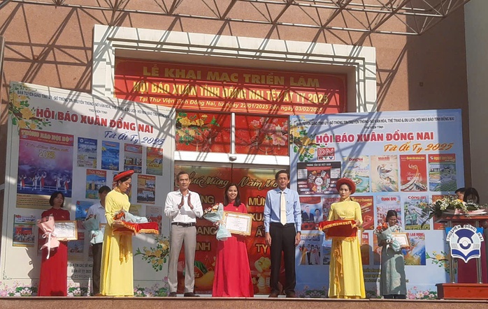 Khai mạc Hội báo Xuân Ất Tỵ 2025 tỉnh Đồng Nai- Ảnh 4. Khai mạc Hội báo Xuân Ất Tỵ 2025 tỉnh Đồng Nai- Ảnh 4.