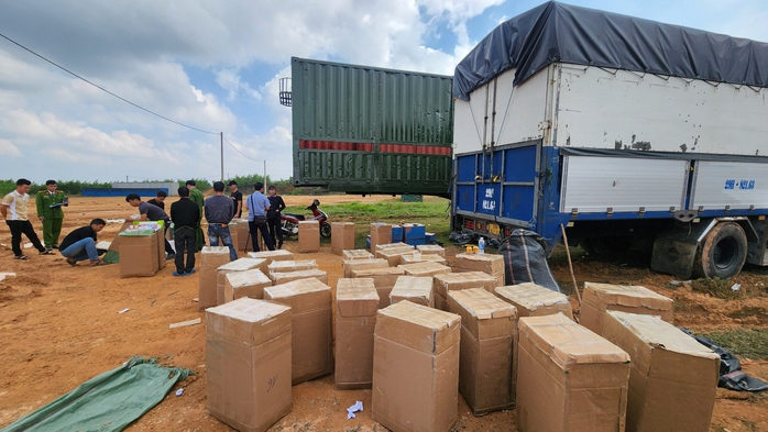 Bí mật bên trong xe tải chuẩn bị vào Khánh Hoà- Ảnh 1. Bí mật bên trong xe tải chuẩn bị vào Khánh Hoà- Ảnh 1.