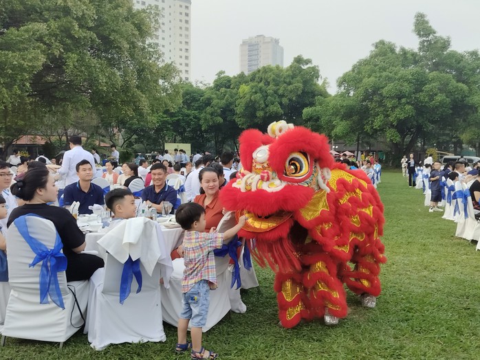 Đoàn viên - lao động TP HCM phấn khởi đón Xuân- Ảnh 6. Đoàn viên - lao động TP HCM phấn khởi đón Xuân- Ảnh 6.