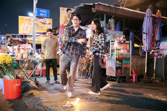 Bắt gặp HURRYKNG và hoa hậu Thùy Tiên đi chơi đêm- Ảnh 2. Bắt gặp HURRYKNG và hoa hậu Thùy Tiên đi chơi đêm- Ảnh 2.