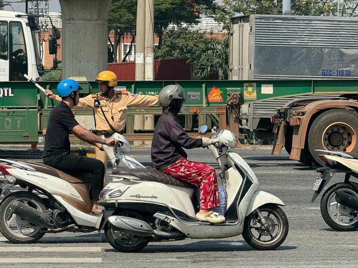 Cảnh sát giao thông TP HCM lý giải nguyên nhân kẹt xe trên đường Võ Nguyên Giáp- Ảnh 1. Cảnh sát giao thông TP HCM lý giải nguyên nhân kẹt xe trên đường Võ Nguyên Giáp- Ảnh 1.
