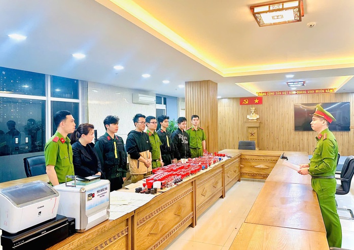 Công an Đà Nẵng triệt phá đường dây rửa tiền gần 30.000 tỉ đồng- Ảnh 2. Công an Đà Nẵng triệt phá đường dây rửa tiền gần 30.000 tỉ đồng- Ảnh 2.