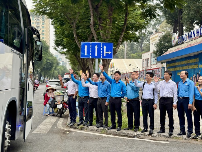 Chuyến xe Công Đoàn TP HCM: Chuyến xe Công Đoàn TP HCM: