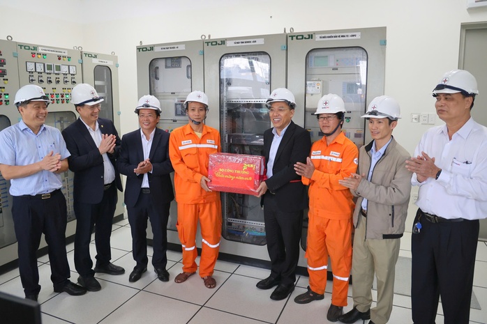 Thứ trưởng Bộ Công thương làm việc với EVNCPC về bảo đảm điện Tết Ất Tỵ 2025- Ảnh 3. Thứ trưởng Bộ Công thương làm việc với EVNCPC về bảo đảm điện Tết Ất Tỵ 2025- Ảnh 3.