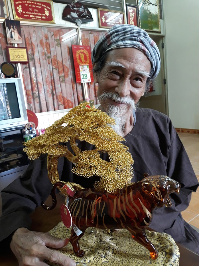 Ông ba bắt rắn "Mạnh Dung" hồi phục sau ba tháng gãy xương đùi- Ảnh 1. Ông ba bắt rắn "Mạnh Dung" hồi phục sau ba tháng gãy xương đùi- Ảnh 1.