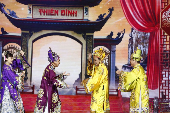 “Gặp nhau cuối năm - Táo quân 2025” được chú ý với sự trở lại của hàng loạt gương mặt nghệ sĩ nổi tiếng. Ảnh: HOÀNG DƯƠNG “Gặp nhau cuối năm - Táo quân 2025” được chú ý với sự trở lại của hàng loạt gương mặt nghệ sĩ nổi tiếng. Ảnh: HOÀNG DƯƠNG