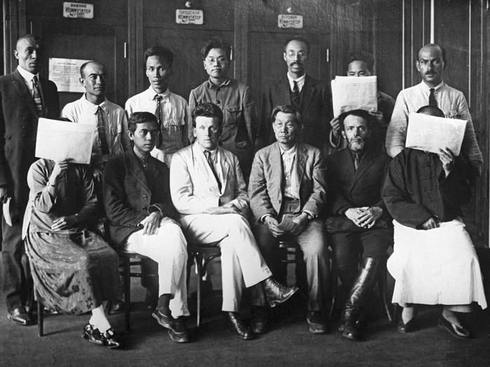 Ra mắt phim "Hồ Chí Minh - Con đường phía trước" phần 2- Ảnh 9. Ra mắt phim "Hồ Chí Minh - Con đường phía trước" phần 2- Ảnh 9.