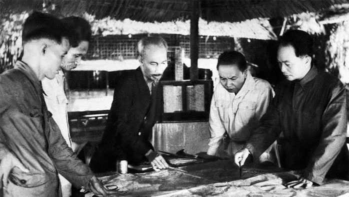 Ra mắt phim "Hồ Chí Minh - Con đường phía trước" phần 2- Ảnh 7. Ra mắt phim "Hồ Chí Minh - Con đường phía trước" phần 2- Ảnh 7.