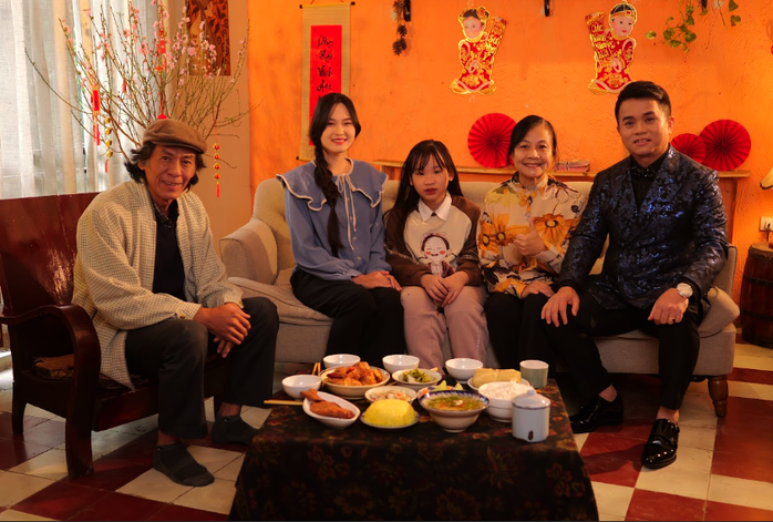 NSND Bùi Bài Bình gây xúc động với "Xuân người tha hương"- Ảnh 1. NSND Bùi Bài Bình gây xúc động với "Xuân người tha hương"- Ảnh 1.
