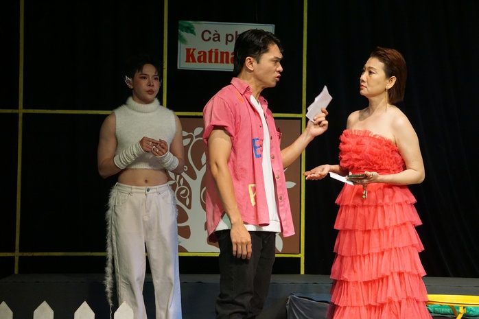 NSND Mỹ Uyên hài lòng khi "5B" làm mới vở "Đẹp bất chấp"- Ảnh 2. NSND Mỹ Uyên hài lòng khi "5B" làm mới vở "Đẹp bất chấp"- Ảnh 2.