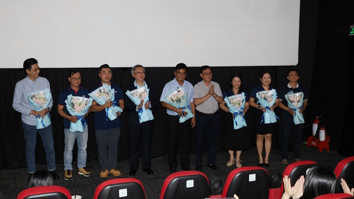 Ra mắt phim "Hồ Chí Minh - Con đường phía trước" phần 2- Ảnh 2. Ra mắt phim "Hồ Chí Minh - Con đường phía trước" phần 2- Ảnh 2.