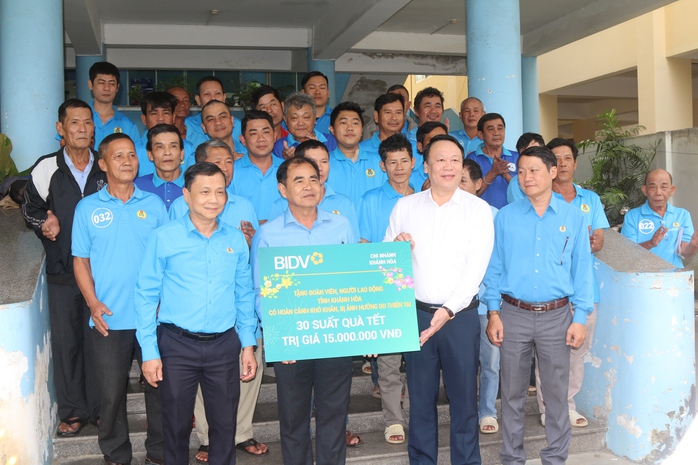 Niềm vui cho người đạp xích lô vào những ngày giáp Tết- Ảnh 1. Niềm vui cho người đạp xích lô vào những ngày giáp Tết- Ảnh 1.