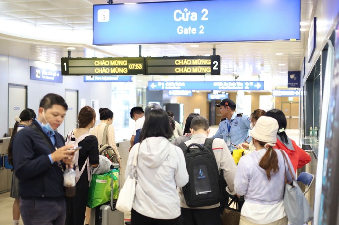 Metro số 1: Con số đáng kinh ngạc chỉ sau 1 tháng- Ảnh 5. Metro số 1: Con số đáng kinh ngạc chỉ sau 1 tháng- Ảnh 5.