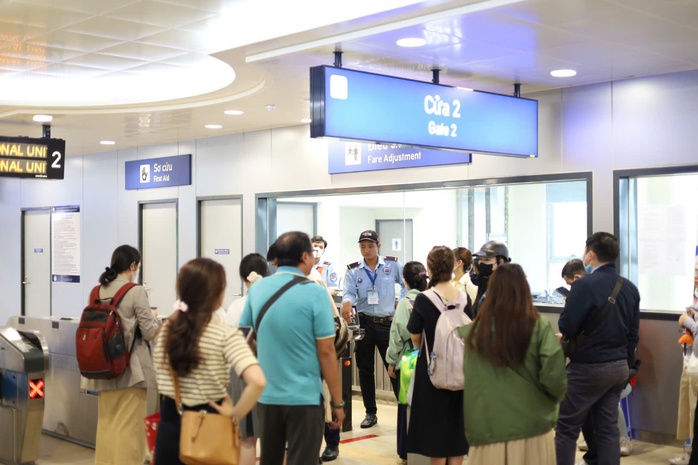 Metro số 1: Con số đáng kinh ngạc chỉ sau 1 tháng- Ảnh 4. Metro số 1: Con số đáng kinh ngạc chỉ sau 1 tháng- Ảnh 4.
