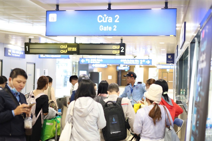 Metro số 1: Con số đáng kinh ngạc chỉ sau 1 tháng- Ảnh 3. Metro số 1: Con số đáng kinh ngạc chỉ sau 1 tháng- Ảnh 3.