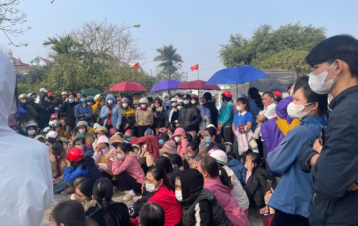 Kiến nghị khởi tố công ty vừa có 700 công nhân ngưng việc đòi lương thưởng tháng 13- Ảnh 1. Kiến nghị khởi tố công ty vừa có 700 công nhân ngưng việc đòi lương thưởng tháng 13- Ảnh 1.