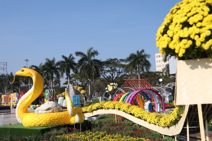 Linh vật rắn vàng Quảng Nam nhận "mưa" lời khen- Ảnh 8. Linh vật rắn vàng Quảng Nam nhận "mưa" lời khen- Ảnh 8.