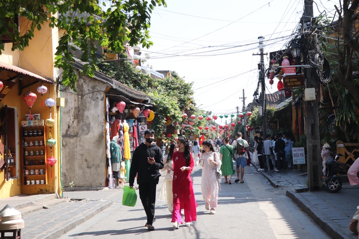 Du khách khoe sắc trên con đường duy nhất Việt Nam lọt top đẹp nhất thế giới- Ảnh 15. Du khách khoe sắc trên con đường duy nhất Việt Nam lọt top đẹp nhất thế giới- Ảnh 15.