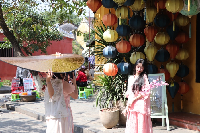 Du khách khoe sắc trên con đường duy nhất Việt Nam lọt top đẹp nhất thế giới- Ảnh 28. Du khách khoe sắc trên con đường duy nhất Việt Nam lọt top đẹp nhất thế giới- Ảnh 28.