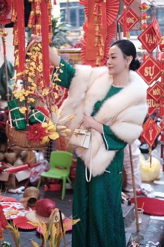 Showbiz Việt: Loạt sao tưng bừng đón Xuân Ất Tỵ- Ảnh 4. Showbiz Việt: Loạt sao tưng bừng đón Xuân Ất Tỵ- Ảnh 4.
