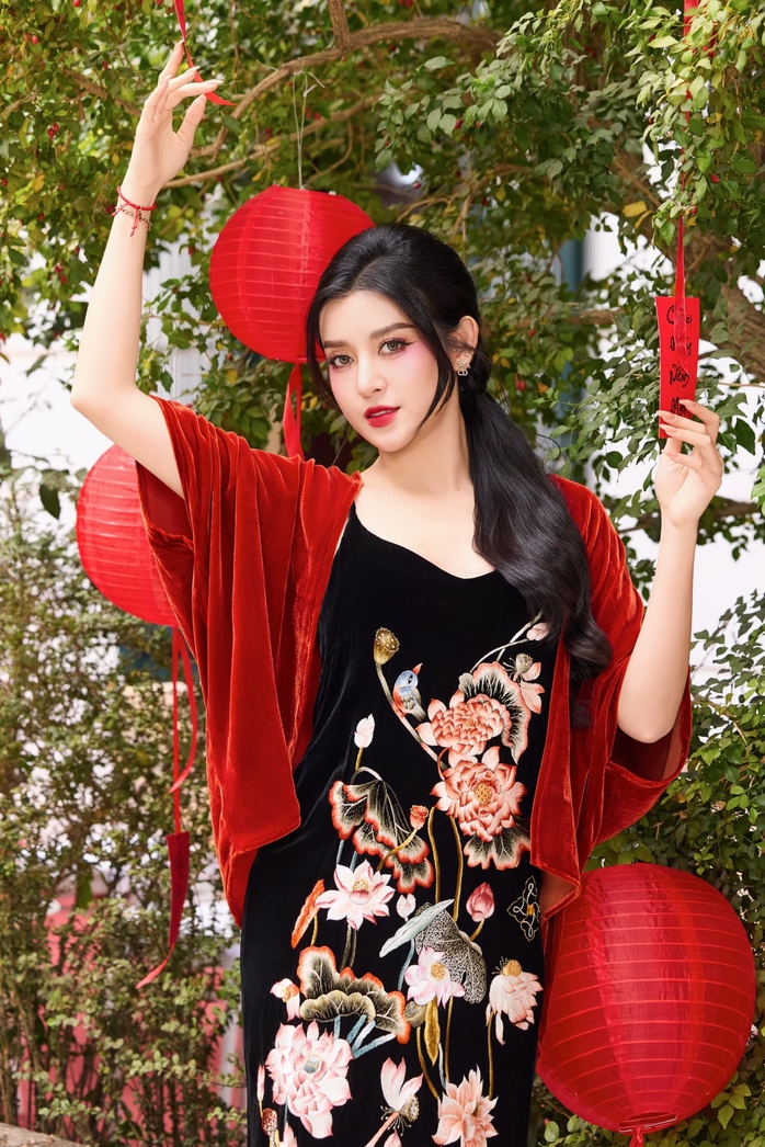 Showbiz Việt: Loạt sao tưng bừng đón Xuân Ất Tỵ- Ảnh 9. Showbiz Việt: Loạt sao tưng bừng đón Xuân Ất Tỵ- Ảnh 9.