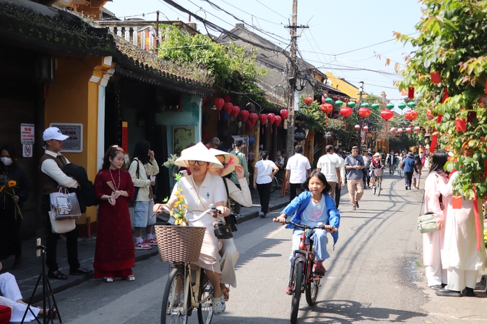 Du khách khoe sắc trên con đường duy nhất Việt Nam lọt top đẹp nhất thế giới- Ảnh 17. Du khách khoe sắc trên con đường duy nhất Việt Nam lọt top đẹp nhất thế giới- Ảnh 17.