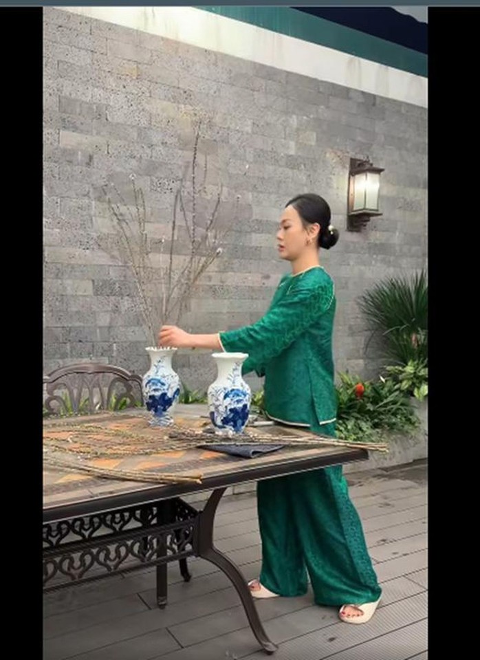 Showbiz Việt: Loạt sao tưng bừng đón Xuân Ất Tỵ- Ảnh 5. Showbiz Việt: Loạt sao tưng bừng đón Xuân Ất Tỵ- Ảnh 5.