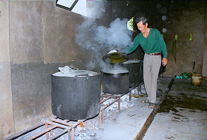 Độc đáo bánh tét mặt trăng, bánh tét bắp- Ảnh 1. Độc đáo bánh tét mặt trăng, bánh tét bắp- Ảnh 1.