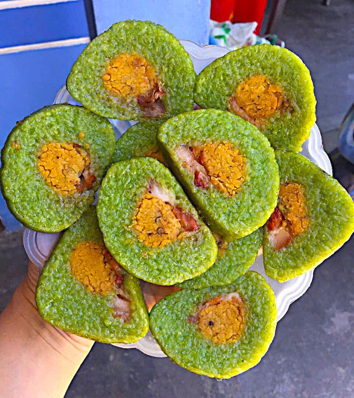 Độc đáo bánh tét mặt trăng, bánh tét bắp- Ảnh 2. Độc đáo bánh tét mặt trăng, bánh tét bắp- Ảnh 2.