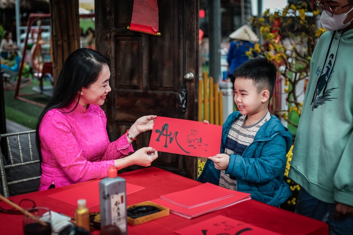 Nha Trang: "Gói bánh tét - Trở về Tết xưa"- Ảnh 3. Nha Trang: "Gói bánh tét - Trở về Tết xưa"- Ảnh 3.
