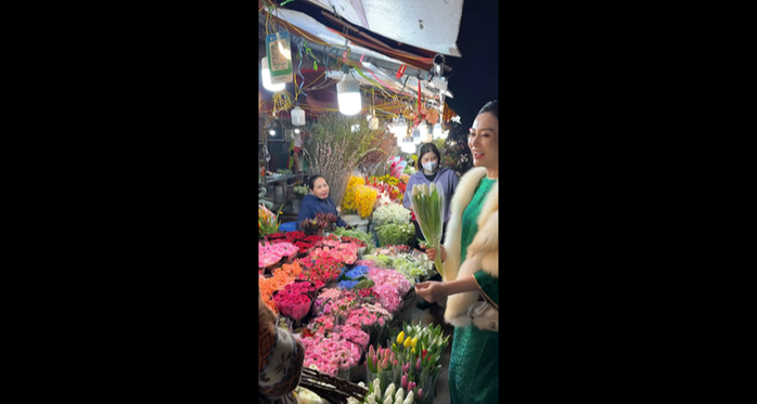 Showbiz Việt: Loạt sao tưng bừng đón Xuân Ất Tỵ- Ảnh 1. Showbiz Việt: Loạt sao tưng bừng đón Xuân Ất Tỵ- Ảnh 1.
