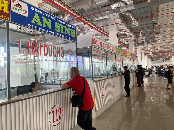 Bến xe miền Đông mới: "cháy" vé về miền Trung- Ảnh 3. Bến xe miền Đông mới: "cháy" vé về miền Trung- Ảnh 3.