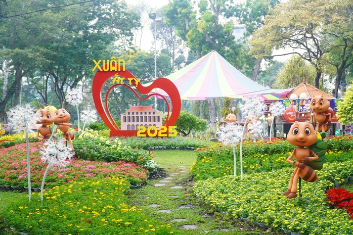 Khai mạc Hội Hoa Xuân TP HCM lần 45 - 2025: Mãn nhãn với kỳ hoa, dị thảo- Ảnh 4. Khai mạc Hội Hoa Xuân TP HCM lần 45 - 2025: Mãn nhãn với kỳ hoa, dị thảo- Ảnh 4.