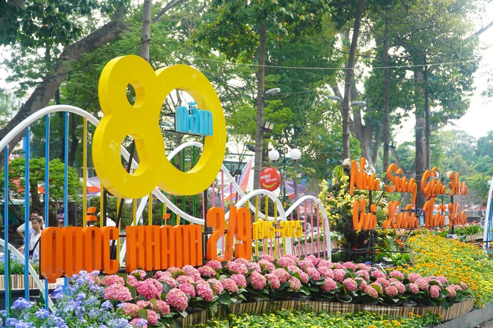 Khai mạc Hội Hoa Xuân TP HCM lần 45 - 2025: Mãn nhãn với kỳ hoa, dị thảo- Ảnh 1. Khai mạc Hội Hoa Xuân TP HCM lần 45 - 2025: Mãn nhãn với kỳ hoa, dị thảo- Ảnh 1.