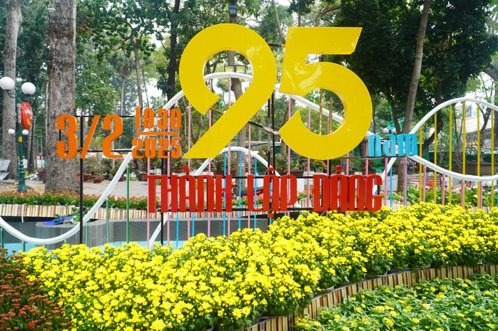 Khai mạc Hội Hoa Xuân TP HCM lần 45 - 2025: Mãn nhãn với kỳ hoa, dị thảo- Ảnh 3. Khai mạc Hội Hoa Xuân TP HCM lần 45 - 2025: Mãn nhãn với kỳ hoa, dị thảo- Ảnh 3.