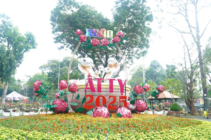 Khai mạc Hội Hoa Xuân TP HCM lần 45 - 2025: Mãn nhãn với kỳ hoa, dị thảo- Ảnh 5. Khai mạc Hội Hoa Xuân TP HCM lần 45 - 2025: Mãn nhãn với kỳ hoa, dị thảo- Ảnh 5.