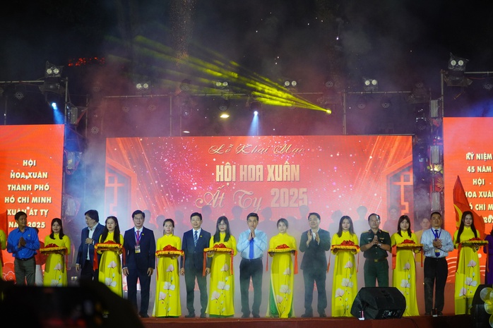 Khai mạc Hội Hoa Xuân TP HCM lần 45 - 2025: Mãn nhãn với kỳ hoa, dị thảo- Ảnh 24. Khai mạc Hội Hoa Xuân TP HCM lần 45 - 2025: Mãn nhãn với kỳ hoa, dị thảo- Ảnh 24.