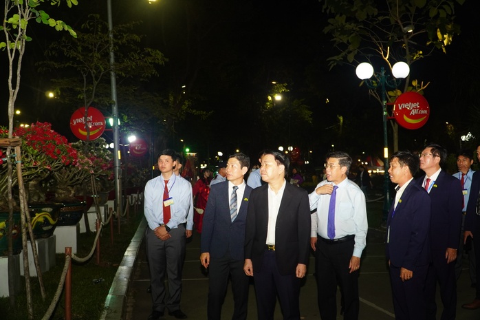Khai mạc Hội Hoa Xuân TP HCM lần 45 - 2025: Mãn nhãn với kỳ hoa, dị thảo- Ảnh 15. Khai mạc Hội Hoa Xuân TP HCM lần 45 - 2025: Mãn nhãn với kỳ hoa, dị thảo- Ảnh 15.