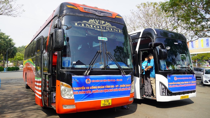 Ấm áp chuyến xe Công đoàn Bà Rịa - Vũng Tàu đưa hàng trăm người về quê đón Tết- Ảnh 4. Ấm áp chuyến xe Công đoàn Bà Rịa - Vũng Tàu đưa hàng trăm người về quê đón Tết- Ảnh 4.