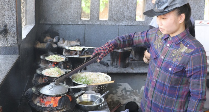 Đúc bánh xèo tôm nhảy Mỹ Cang Đúc bánh xèo tôm nhảy Mỹ Cang