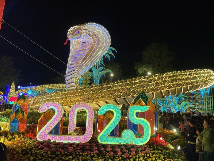 Linh vật rắn của tỉnh, thành nào đẹp nhất Tết Ất Tỵ 2025?- Ảnh 17. Linh vật rắn của tỉnh, thành nào đẹp nhất Tết Ất Tỵ 2025?- Ảnh 17.