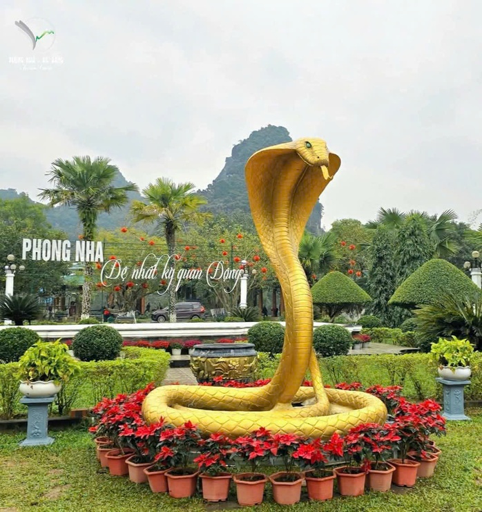 Linh vật rắn của tỉnh, thành nào đẹp nhất Tết Ất Tỵ 2025?- Ảnh 16. Linh vật rắn của tỉnh, thành nào đẹp nhất Tết Ất Tỵ 2025?- Ảnh 16.