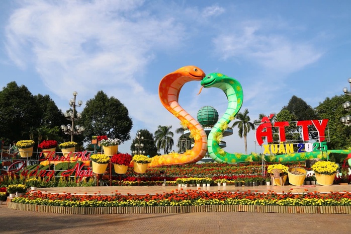 Linh vật rắn của tỉnh, thành nào đẹp nhất Tết Ất Tỵ 2025?- Ảnh 36. Linh vật rắn của tỉnh, thành nào đẹp nhất Tết Ất Tỵ 2025?- Ảnh 36.