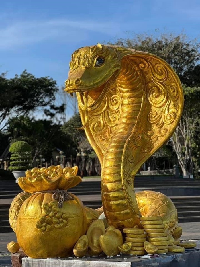 Linh vật rắn của tỉnh, thành nào đẹp nhất Tết Ất Tỵ 2025?- Ảnh 13. Linh vật rắn của tỉnh, thành nào đẹp nhất Tết Ất Tỵ 2025?- Ảnh 13.