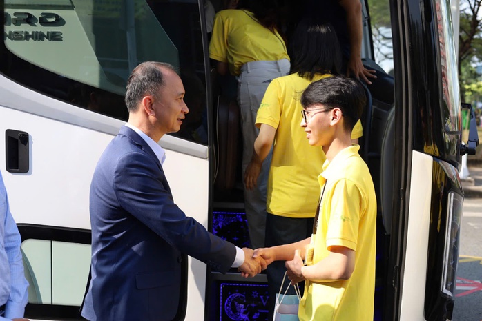 Giữa Tết và học, làm sao để cân bằng?- Ảnh 1. Giữa Tết và học, làm sao để cân bằng?- Ảnh 1.
