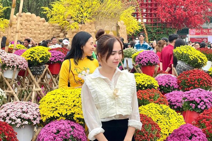 Phố ông Đồ rực rỡ, thấy là muốn chụp hình- Ảnh 3. Phố ông Đồ rực rỡ, thấy là muốn chụp hình- Ảnh 3.