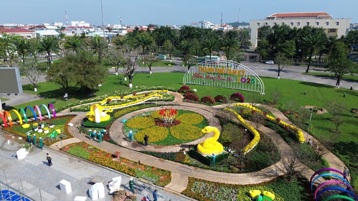 Linh vật rắn vàng Quảng Nam nhận "mưa" lời khen- Ảnh 1. Linh vật rắn vàng Quảng Nam nhận "mưa" lời khen- Ảnh 1.