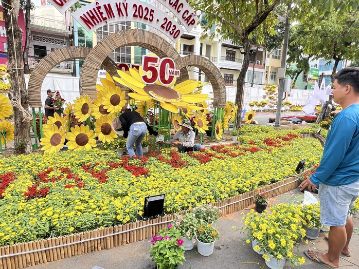 Lý do đường hoa nghệ thuật Cần Thơ tái hiện sau 4 năm "vắng bóng"- Ảnh 11. Lý do đường hoa nghệ thuật Cần Thơ tái hiện sau 4 năm "vắng bóng"- Ảnh 11.